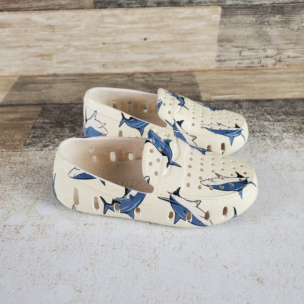 Floafers Prodigy Driver Kids Shoes Sz 6 Cream Shark Print Waterproof Round Toe
